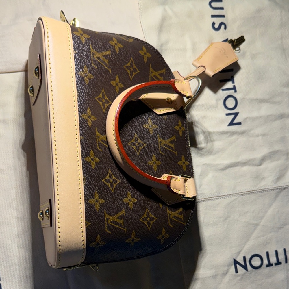 Louis Vuitton Monogram Canvas Alma BB - Picture 4 of 10